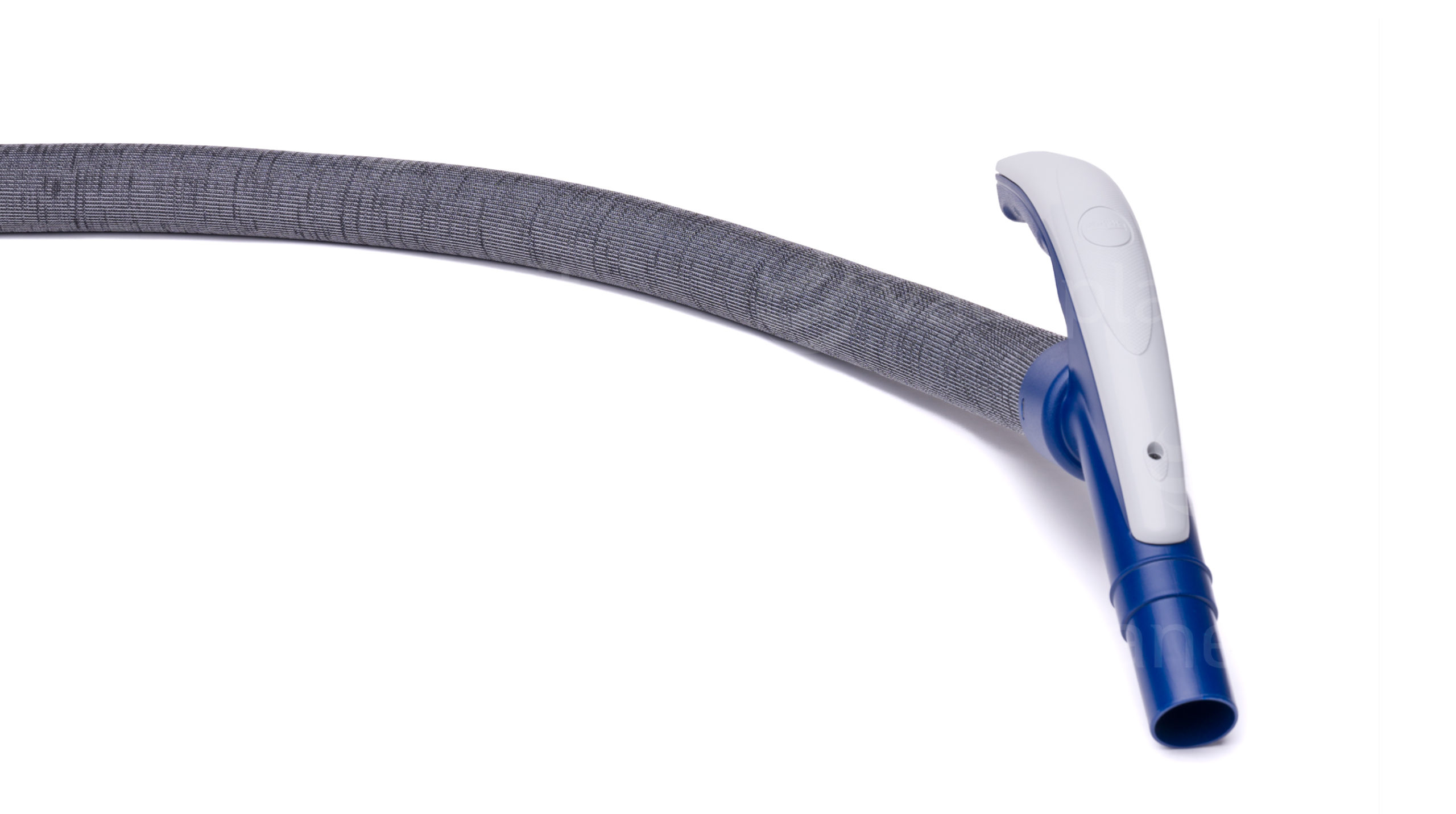 Dettaglio impugnatura del tubo flessibile per aspirapolvere centralizzato con calza di rivestimento integrata